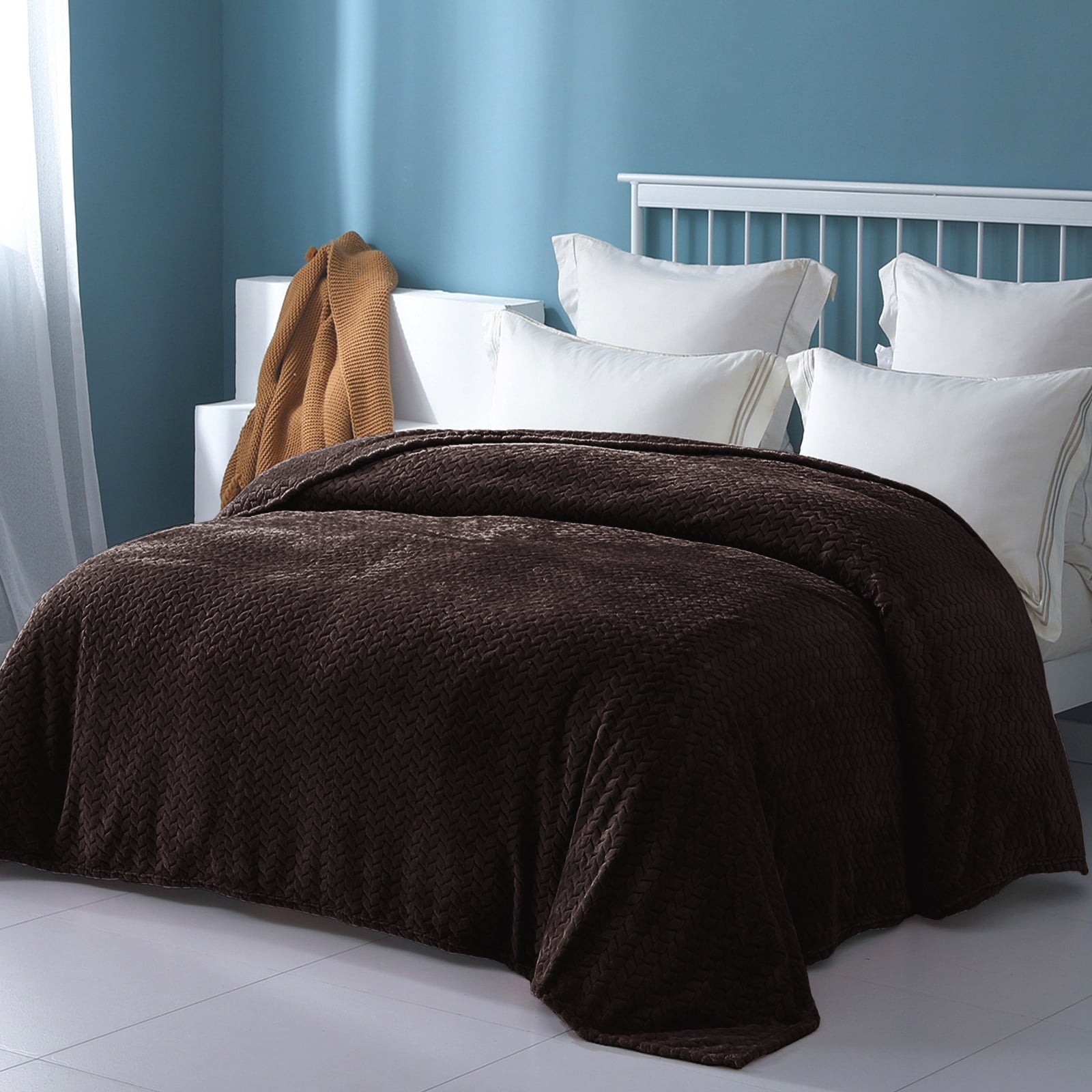 King Size Flannel Fleece Blanket, 90"X104" Soft Jacquard Weave Leaves Pattern Velvet Plush Bed Blanket, Coffee